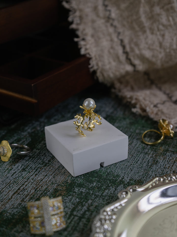 Pearl Crown Ring in Gold-Plated Brass - BE FRUITFUL