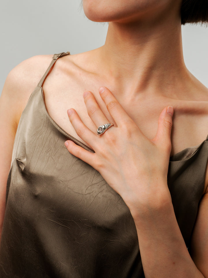Lune Blanc Rêverie Ring