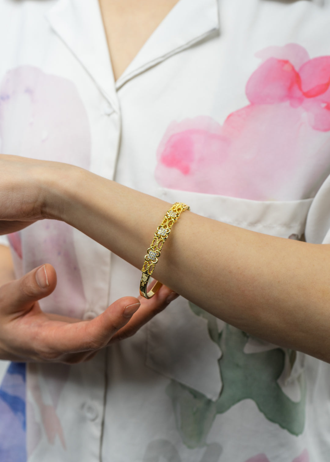 Entwined Flowers Bracelet in Gold-Plated Brass - BE FRUITFUL